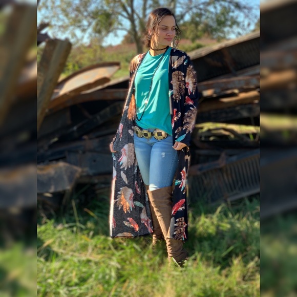 Feather & Headdress Duster - Picture 4 of 7